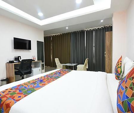 Hotel Immense Residency à Faridabad Extérieur photo