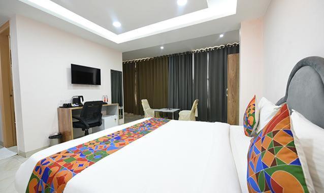 Hotel Immense Residency à Faridabad Extérieur photo